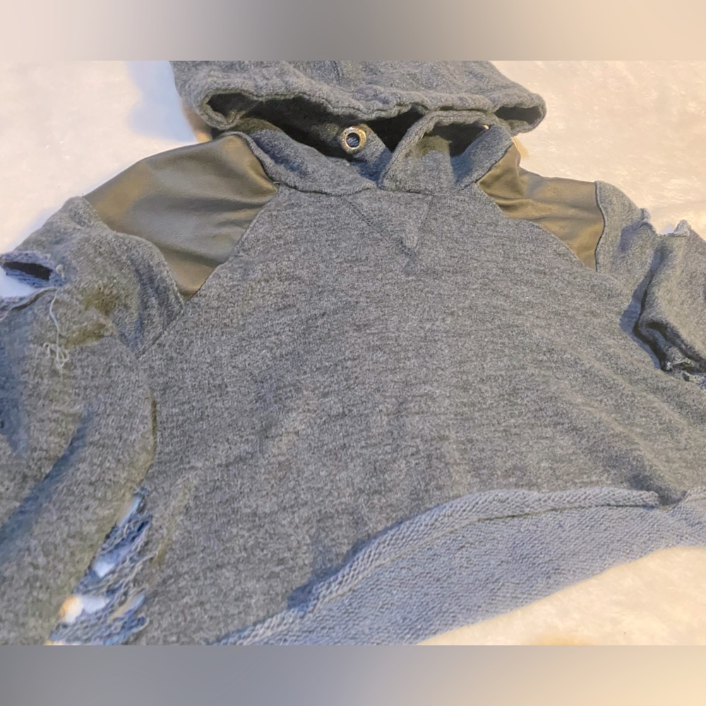 Cropped Sweater - Picture 2 of 4